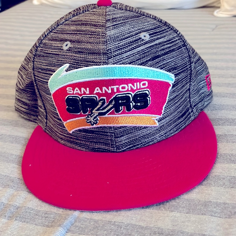 NEE 9FIFTY NEW ERA GRAY AND HOT PINK SAN ANTONIO SPURS SNAP BACK NEVER WORN